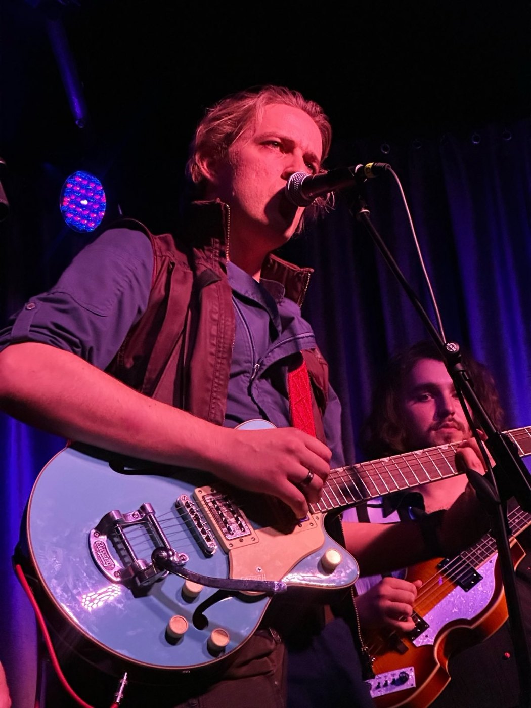 Jak singing with a pale blue guitar